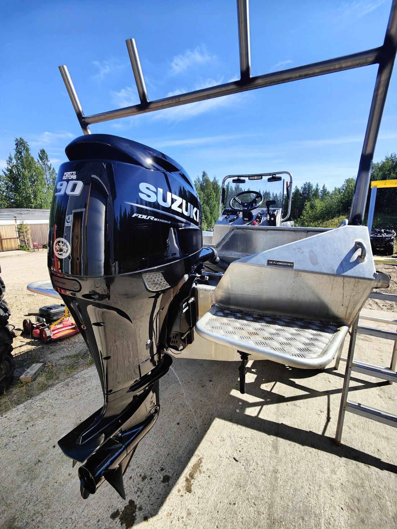 Suzuki-perämoottori.